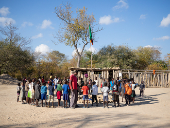 KaingU Safari Lodge: Schule in Keela