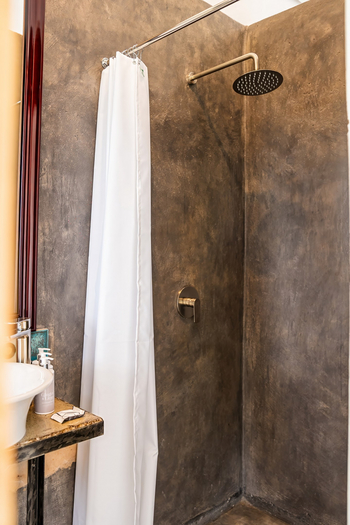 Lenyebi River Lodge: .