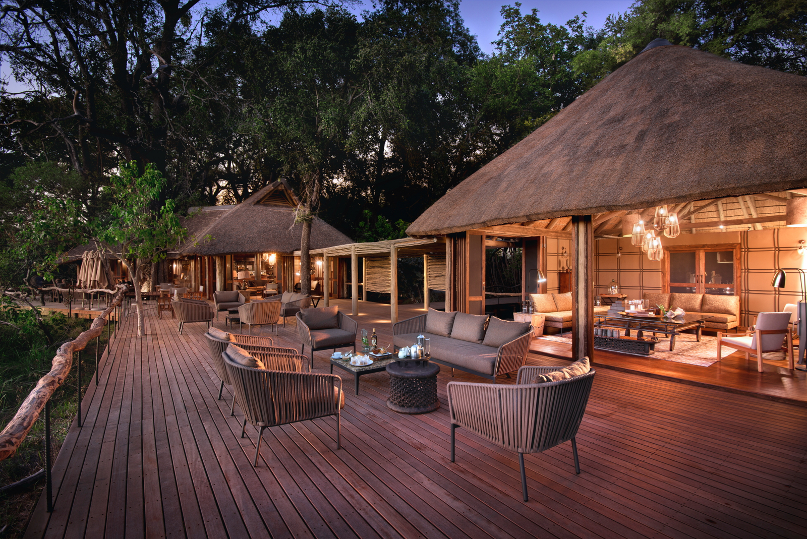 Nxabega Okavango Tented Camp Nxabega Okavango Tented Camp: Deck vor dem Camp