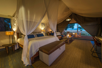 Ruckomechi Camp: Schlafzimmer bei Abenddämmerung