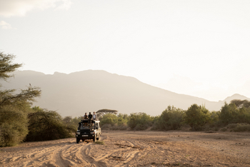 Sarara Fly Camping: Fahrt im Flussbett