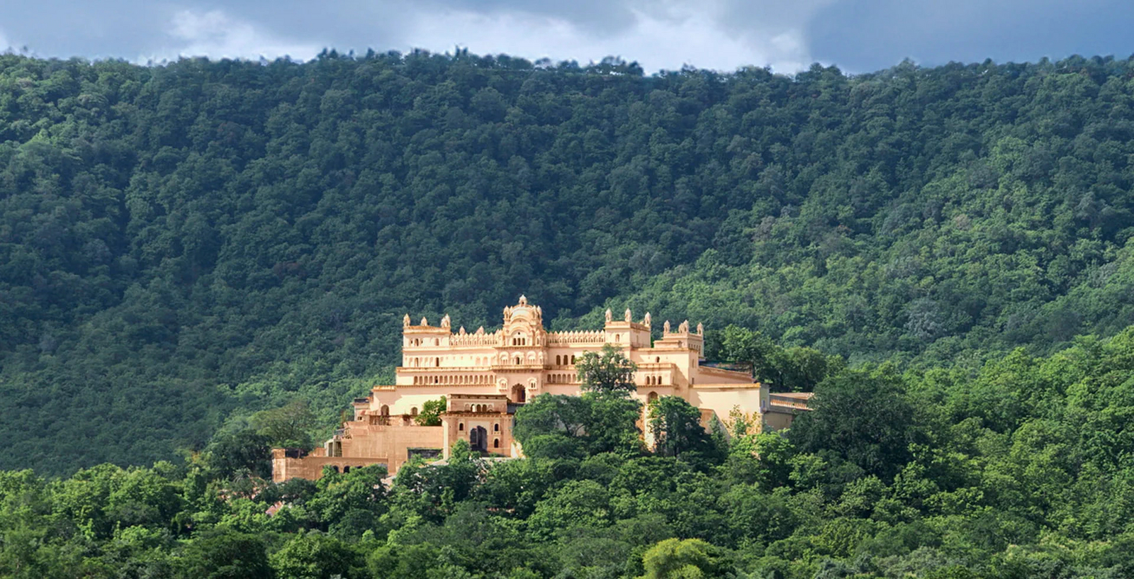 The Oberoi Rajgarh Palace The Oberoi Rajgarh Palace: Panorama