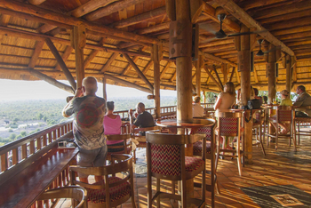 Victoria Falls Safari Lodge Victoria Falls Safari Lodge: Blick aus der Bar