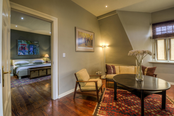 Villa Margherita: Sitzecke und Schlafbereich im Gästezimmer