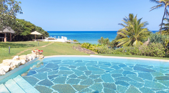 Alfajiri Villas Alfajiri Villas: Pool mit Blick auf das Meer Garden Villa