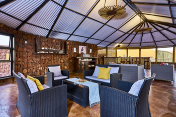 Etendeka Mountain Camp Etendeka Mountain Camp: Sitzgruppe