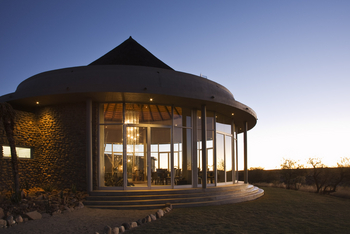 Naankuse Lodge: Rondell der Lounge