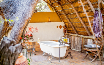 The Hide: Deluxe Tent - Badewanne