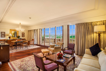 The Oberoi Amarvilas: Luxury Suite Lounge