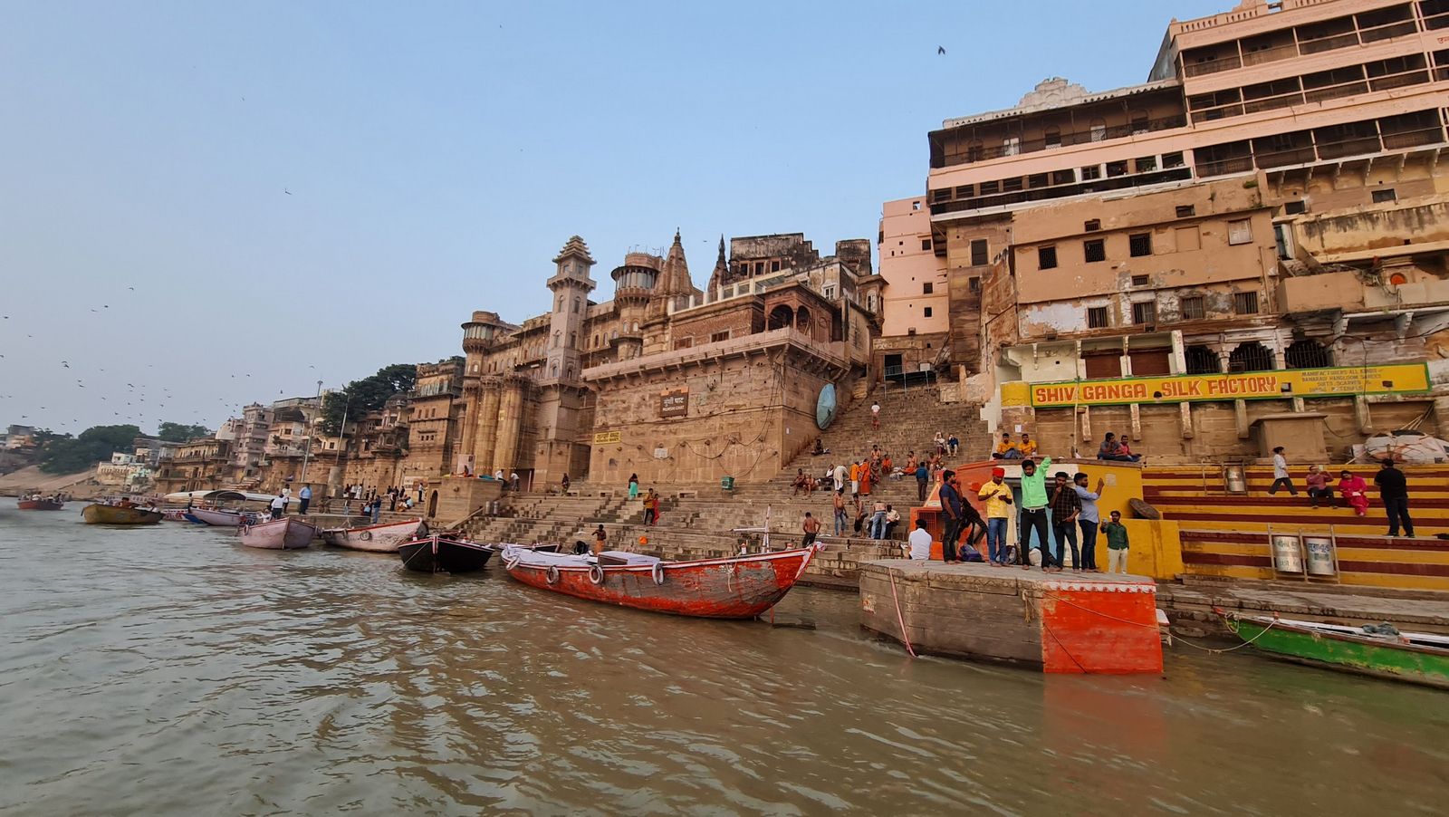 Varanasi Varanasi: Ghats mit Palästen