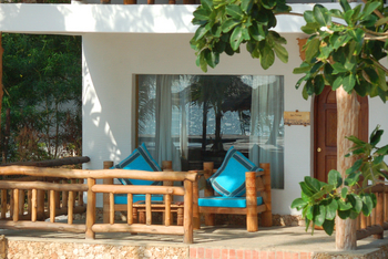 Waterlovers Beach Resort Waterlovers Beach Resort: Private Terasse mit Sitzgelegenheiten