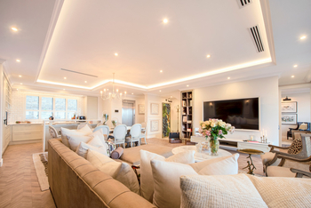 Weinberg Urban Pod: Wohnzimmer und Speisebereich