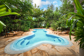 Xanadu Villas: Pool und Außenbereich Mbingu Villa
