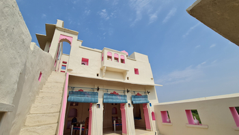 Brij Lakshman Sagar: Innenhof