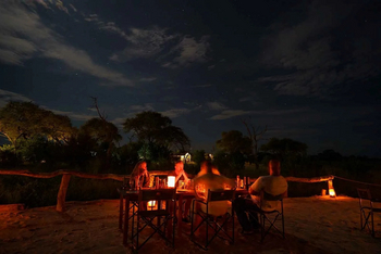 Mogogelo Camp Mogogelo Camp: Dinner im Freien