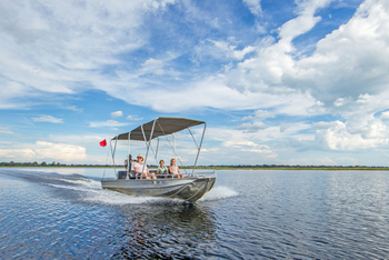 Moremi Game Reserve: Motorboot