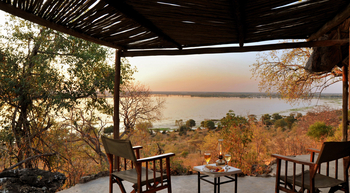 Muchenje Safari Lodge: veranda