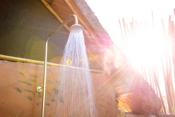 Nata Lodge Nata Lodge: Luxury Chalet - Außendusche