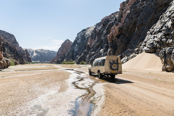 Shipwreck Lodge: Fahrt durch das Flussbett