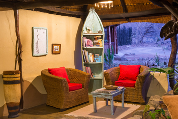 KaingU Safari Lodge: Korbsessel