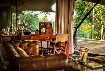 Mara Plains Camp: Sofa am Deck