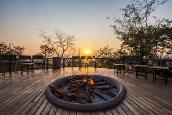 Muchenje Safari Lodge: Feuerplatz