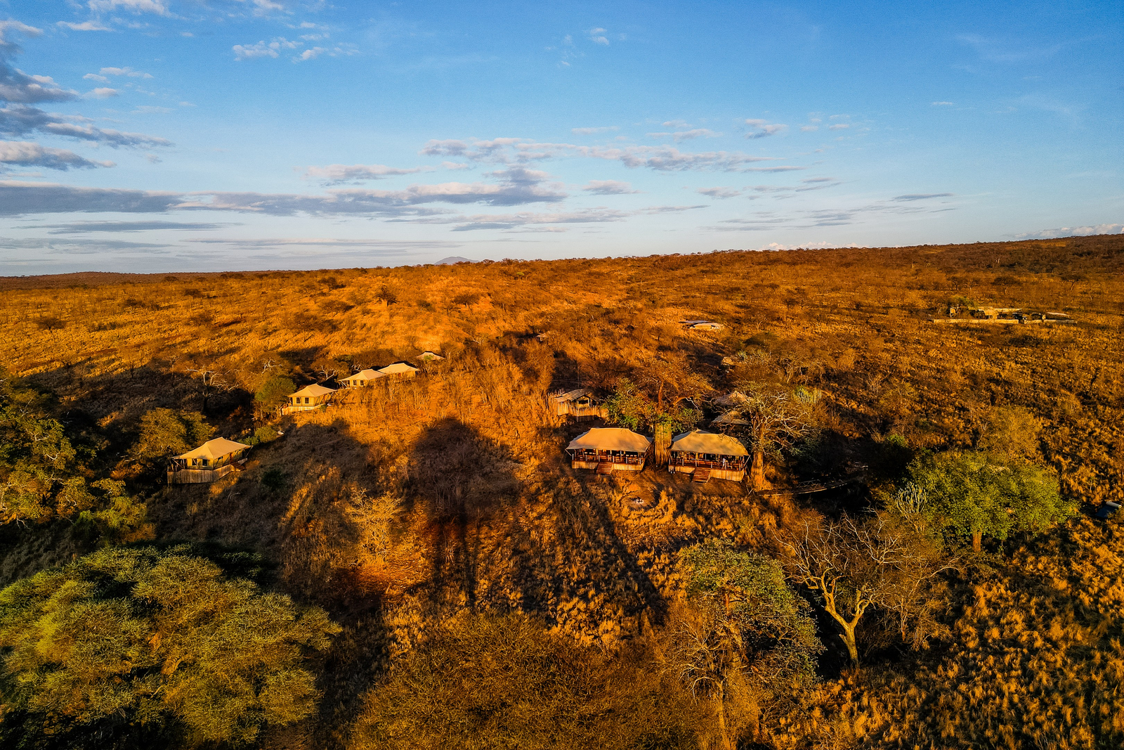 Olkeri Camp Olkeri Camp: Luftbild mit Nachmittagssonne
