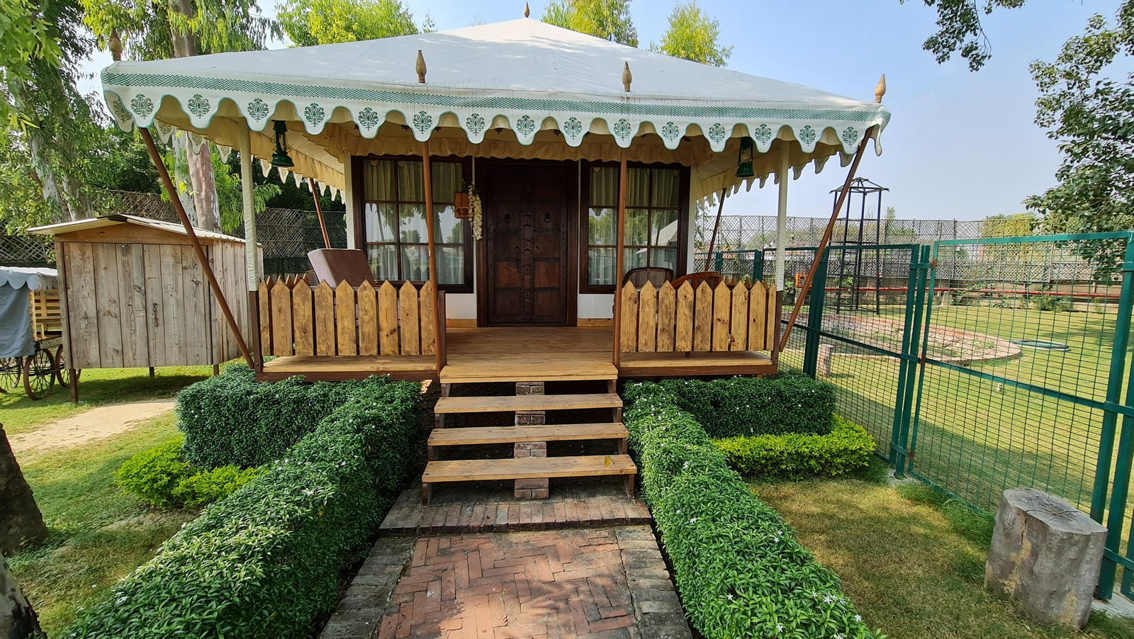 Om Vilas Om Vilas: Luxury Cottage Vorderansicht