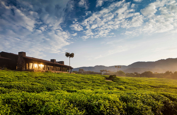 One and Only Nyungwe House: Sonnenaufgang Reflexion Exterior Haupthaus