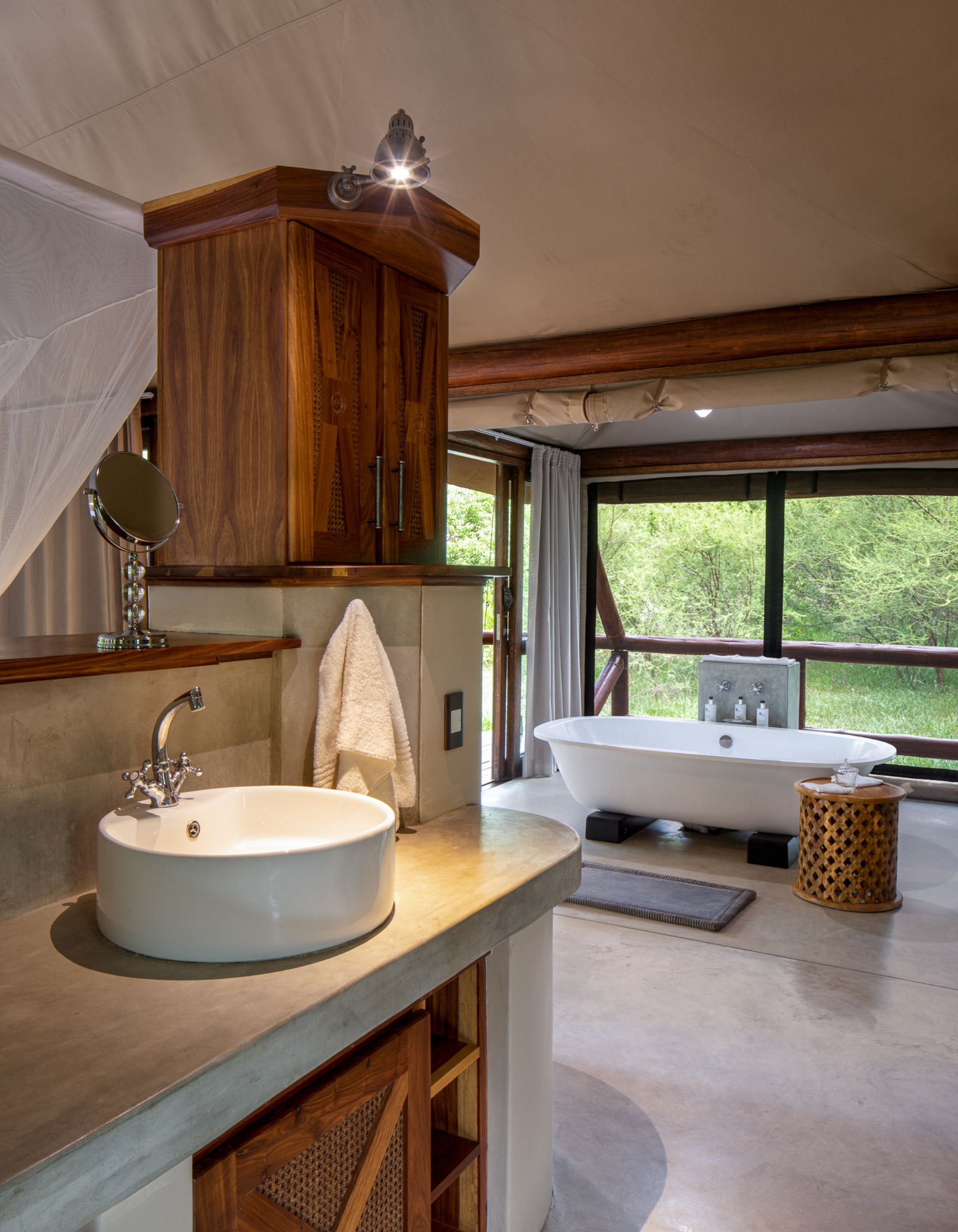 Tuli Safari Lodge Mashatu Tuli Safari Lodge Mashatu: Waschtisch und Wanne