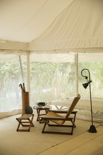 Aman-i-Khas: Leseecke und Liegen im Zelt