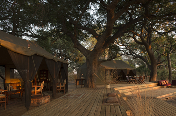 Chada Katavi Camp: Loungezelt und Speisezelt