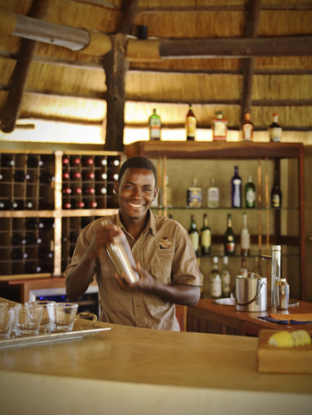 Lion Camp Lion Camp: Barman