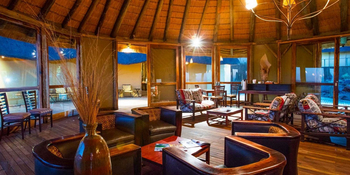 Sossus Dune Lodge Sossus Dune Lodge: Lounge mit Sitzgruppen