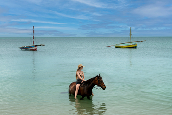 andBeyond Benguerra Island: Reiterin im Meer