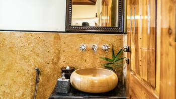 Bamboo Forest Safari Lodge: Villa - Waschschüssel