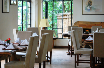 Clouds Mountain Gorilla Lodge: Im Restaurant