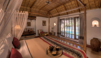 Evolve Back Kuruba Safari Lodge: Pool Hut Bedroom