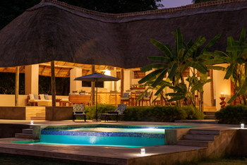 Luangwa River Camp: Rund um den Pool