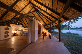 Nkwali Camp: Abendstimmung