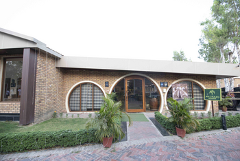 Om Vilas: Eingang zum Restaurant