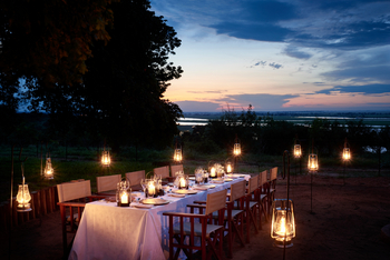 Sanctuary Chobe Chilwero Sanctuary Chobe Chilwero: Dinnertafel