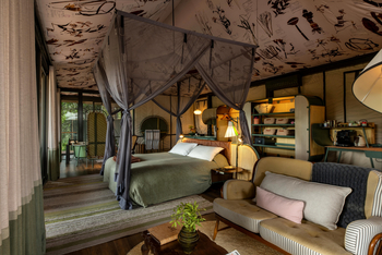 Saseka Tented Camp: Doppelbett mit Moskitonetz