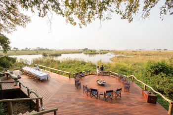 Shinde Lodge Shinde Lodge: Boma und Speisedeck