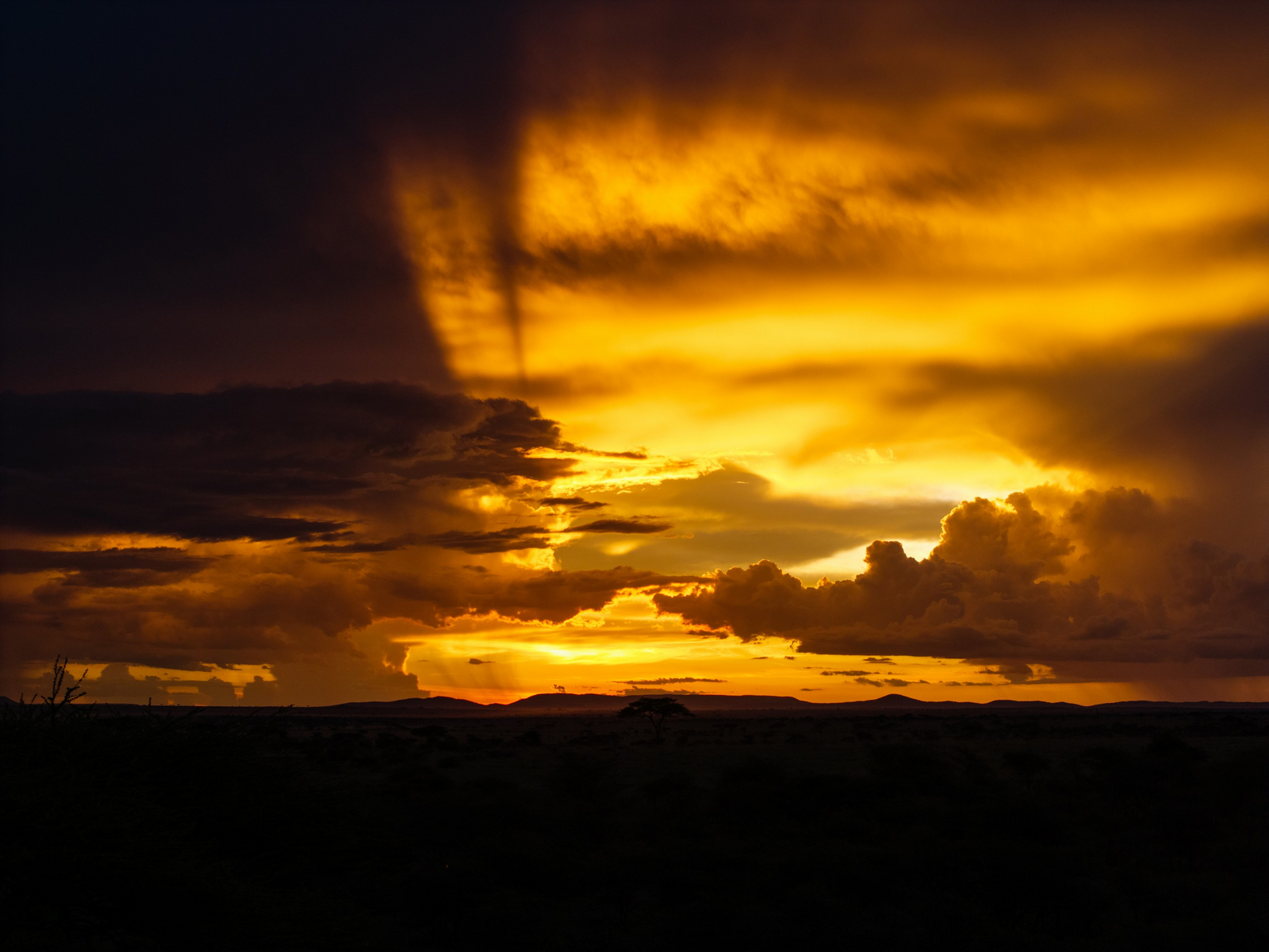 Esirai Camp Esirai Camp: Wolkenformationen