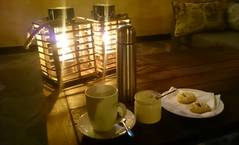 Five Volcanoes Boutique Hotel: Tee in der Lounge