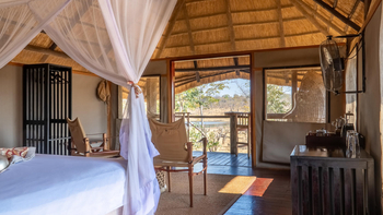 Khulu Bush Camp Khulu Bush Camp: Blick aus einem Zelt