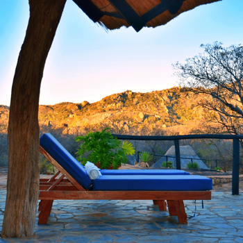Matobo Hills Lodge Matobo Hills Lodge: Liegestühle