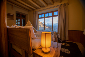 Shan at Uley: Nachttischlampe