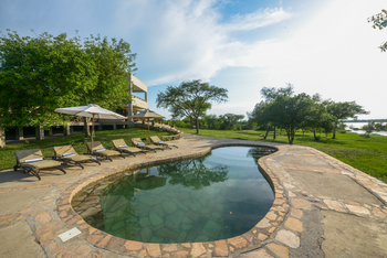 Anyadwe House: Liegestühle